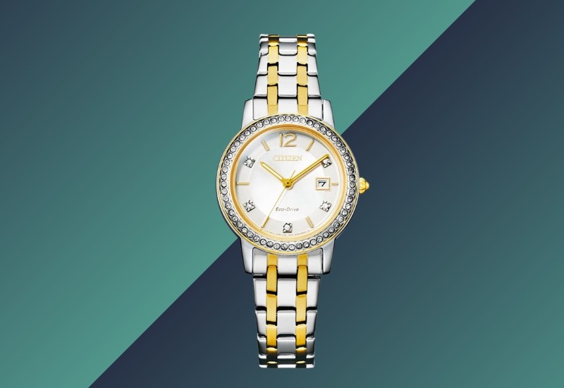 M&agrave;u bạc kết hợp với sắc v&agrave;ng c&ugrave;ng viền kim cương tạo sự lấp l&aacute;nh