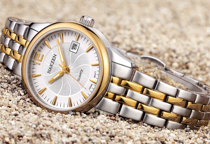 D&acirc;y đeo v&agrave; khung viền l&agrave;m từ th&eacute;p kh&ocirc;ng gỉ gi&uacute;p hạn chế trầy xước 