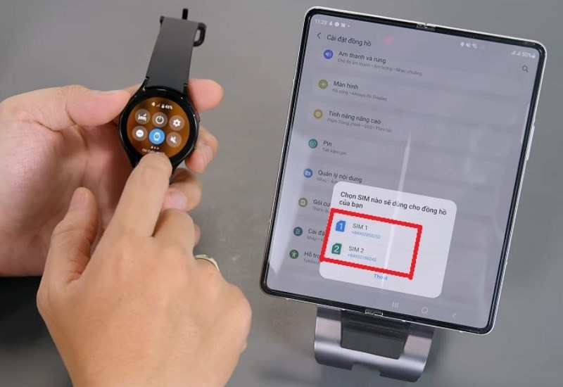 Chọn kết nối SIM mà bạn muốn sử dụng để cài đặt eSIM cho đồng hồ thông minh Chọn kết nối SIM mà bạn muốn sử dụng để cài đặt eSIM cho đồng hồ thông minh