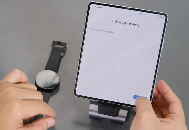 Thực hiện kích hoạt eSIM trên Galaxy Watch 3 Thực hiện kích hoạt eSIM trên Galaxy Watch 3