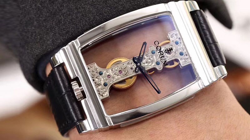 Logo đồng hồ Corum đại diện cho mong muốn s&aacute;ng tạo vượt ranh giới