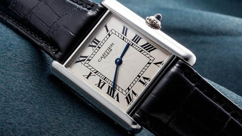 Logo đồng hồ Cartier đại diện cho thời gian lu&acirc;n hồi, li&ecirc;n tục giữa c&aacute;c thế hệ