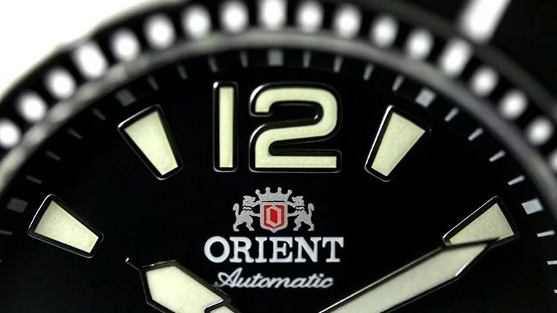 Logo đồng hồ Orient đại diện cho sự chung tay, g&oacute;p sức