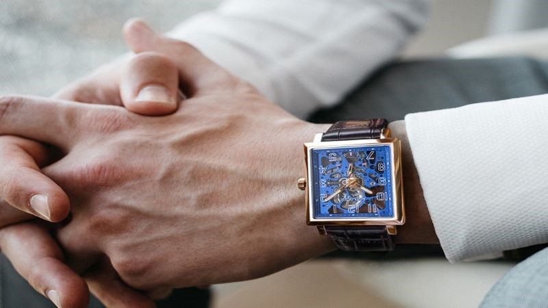 Đồng hồ Agelocer nam c&oacute; thiết kế thể thao khỏe khoắn, mạnh mẽ