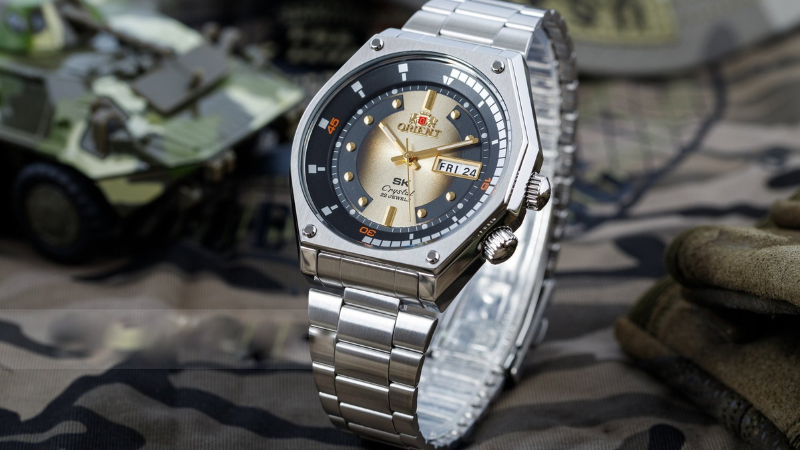 Mặt k&iacute;nh bền bỉ, c&oacute; độ trong suốt cao