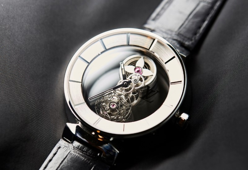 Các kim lơ lửng trên một hệ thống đĩa sapphire trong suốt độc đáo Các kim lơ lửng trên một hệ thống đĩa sapphire trong suốt độc đáo