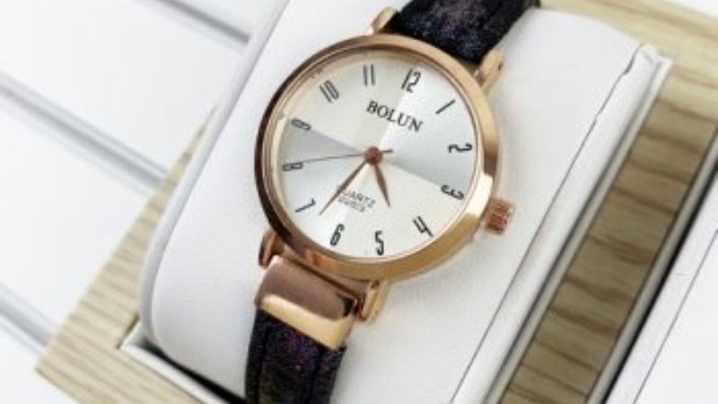 Đồng hồ được trang bị c&aacute;c hiệu năng cần thiết