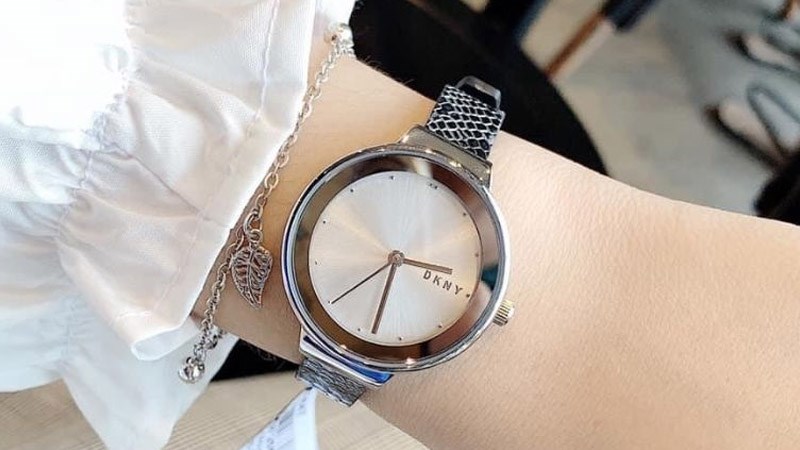 Đồng hồ DKNY to&aacute;t l&ecirc;n vẻ đẹp thanh lịch