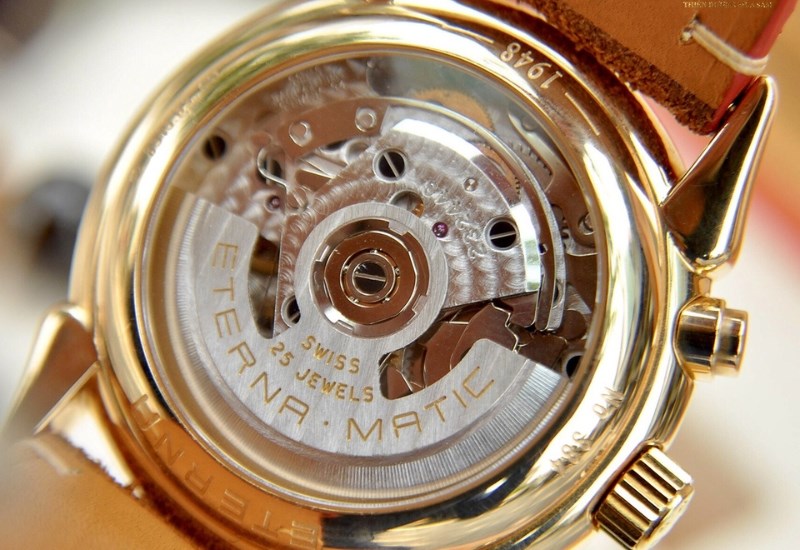Sử dụng chủ yếu hai loại bộ máy là máy Quartz và máy Automatic Sử dụng chủ yếu hai loại bộ máy là máy Quartz và máy Automatic