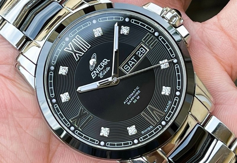 Đồng hồ Enicar thuộc ph&acirc;n kh&uacute;c gi&aacute; tầm trung