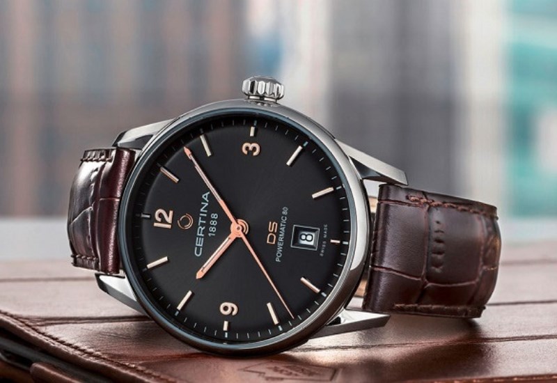 Certina l&agrave; một trong những thương hiệu c&oacute; tuổi đời kh&aacute; d&agrave;y