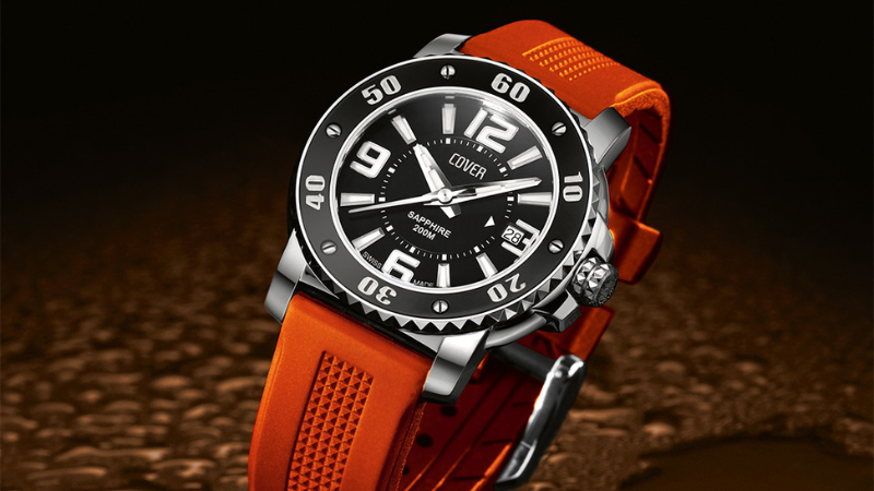 Đồng hồ Cover c&oacute; thiết kế mặt k&iacute;nh Sapphire sang trọng