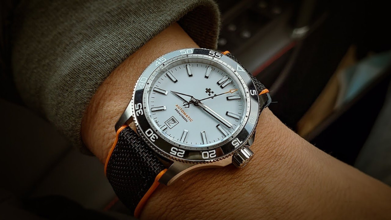 T&uacute;y v&agrave;o mẫu m&atilde; m&agrave; đồng hồ Christopher Ward sẽ c&oacute; mức gi&aacute; kh&aacute;c nhau