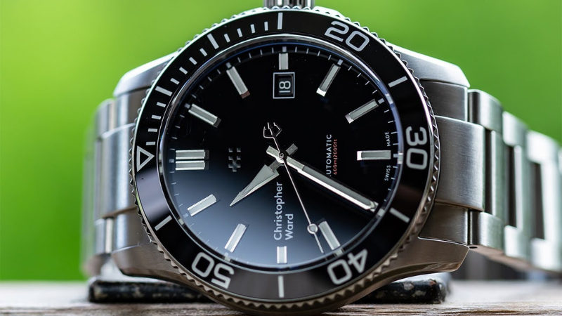 Christopher Ward C60 Trident Pro 600 được nhiều người săn đ&oacute;n khi mới ra mắt