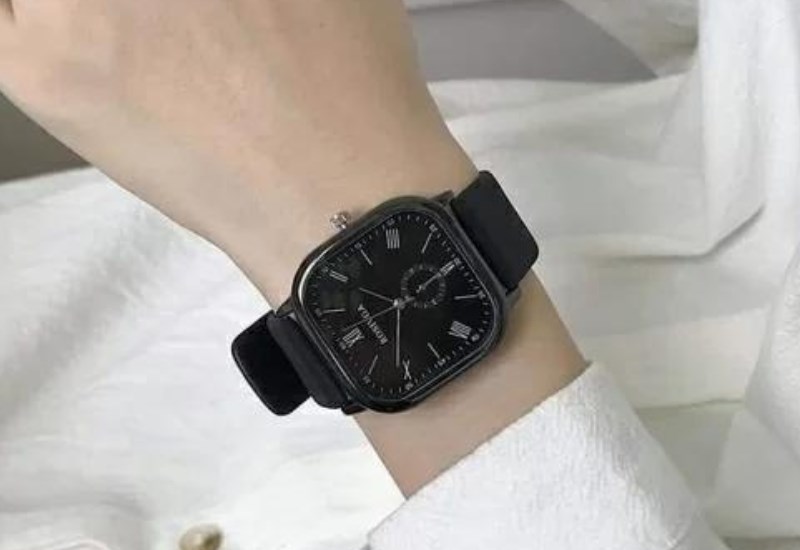 Một trong những chiếc đồng hồ được y&ecirc;u th&iacute;ch nhất của nh&agrave; Rosivga