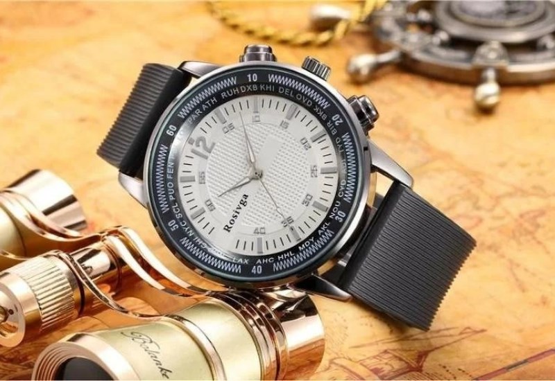 Được ưa chuộng bởi d&acirc;y silicone c&oacute; hoạ tiết sọc dọc