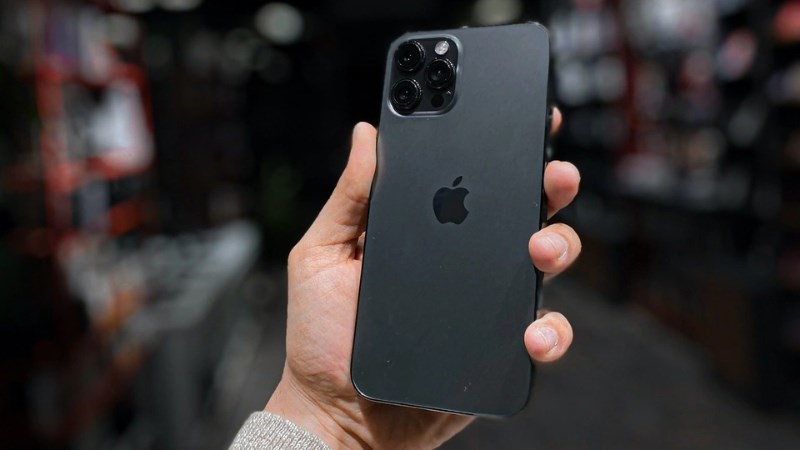 iPhone 15 Pro m&agrave;u Titan Đen