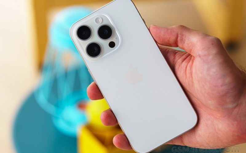 iPhone 15 Pro m&agrave;u Titan Trắng
