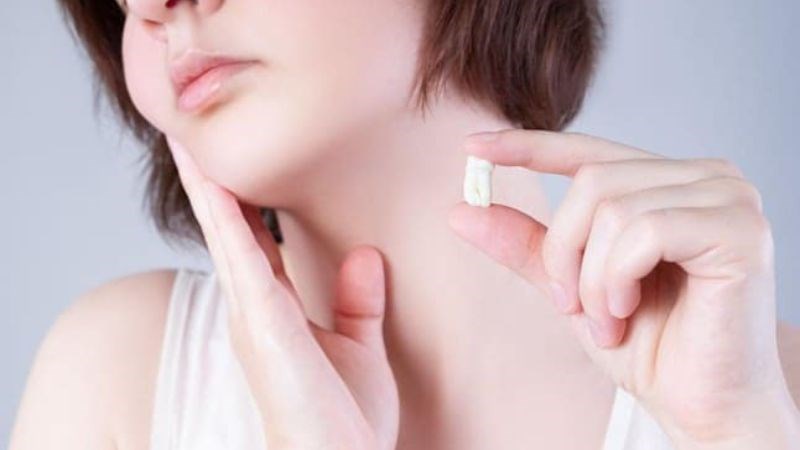 Sưng tấy là tác dụng phụ thường gặp sau nhổ răng