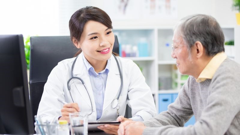 Khi thấy kích thước tinh hoàn có các dấu hiệu trên, hãy đến gặp bác sĩ ngay để được thăm khám kịp thời