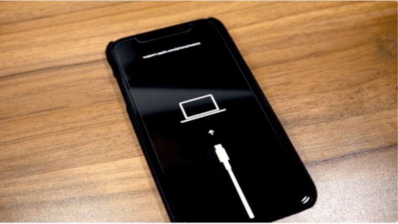 Khi m&aacute;y của bạn kh&ocirc;ng thể thao t&aacute;c tr&ecirc;n m&agrave;n h&igrave;nh, bạn h&atilde;y đưa m&aacute;y về chế độ DFU