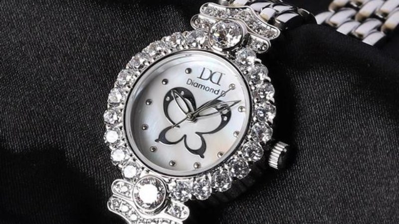 Diamond D l&agrave; thương hiệu đồng hồ thuộc ph&acirc;n kh&uacute;c gi&aacute; tầm trung