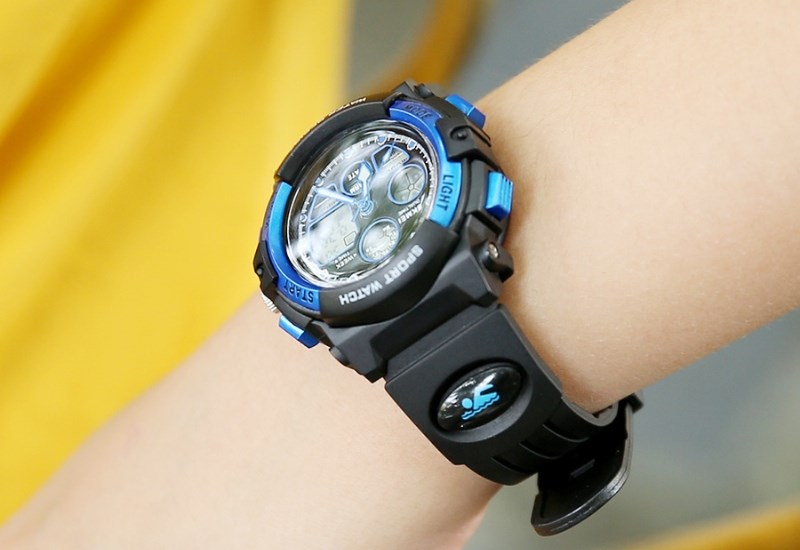 Vẻ ngo&agrave;i mang phần mạnh mẽ, c&aacute; t&iacute;nh với gam m&agrave;u đen c&ugrave;ng mặt số to