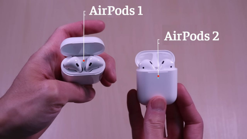 AirPods 1 và AirPods 2 có kích thước và kiểu dáng hoàn toàn giống nhau