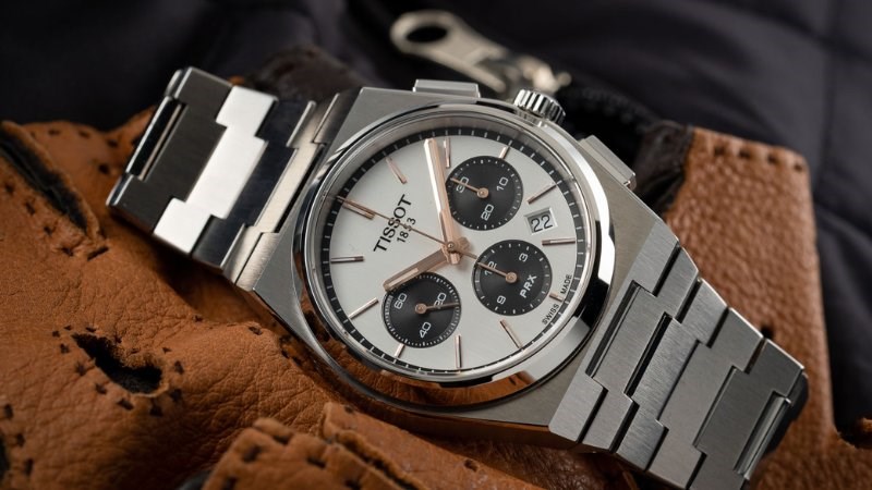 Mặt số được thiết kế kết hợp với 3 mặt đồng hồ nhỏ bên trong Mặt số được thiết kế kết hợp với 3 mặt đồng hồ nhỏ bên trong