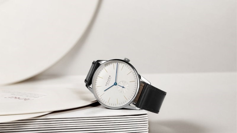 Thiết kế tinh tế, thanh lịch hơn những d&ograve;ng đồng hồ trước