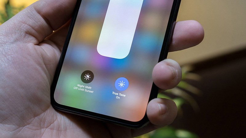 Màn hình iPhone bị giảm độ sáng bất thường 