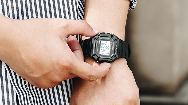 Chênh lệch ngày giờ sau đeo là trường hợp thường gặp ở các mẫu đồng hồ Chênh lệch ngày giờ sau đeo là trường hợp thường gặp ở các mẫu đồng hồ