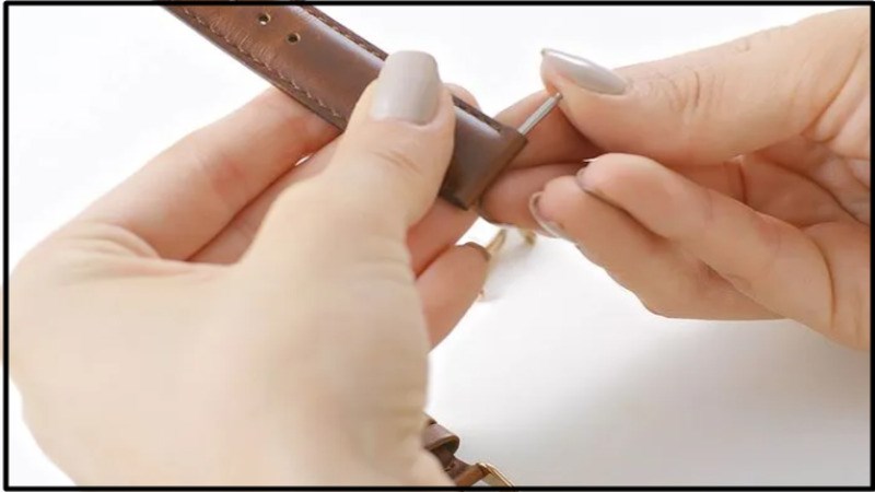 Gắn chốt v&agrave;o đầu d&acirc;y muốn thay thế