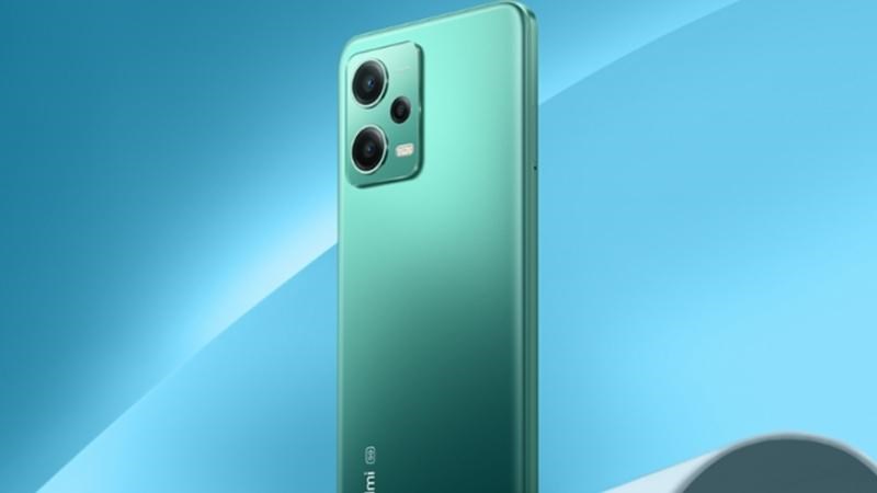 Cảm biến 16MP cho chụp ảnh selfie v&agrave; gọi video call cho cả hai mẫu điện thoại