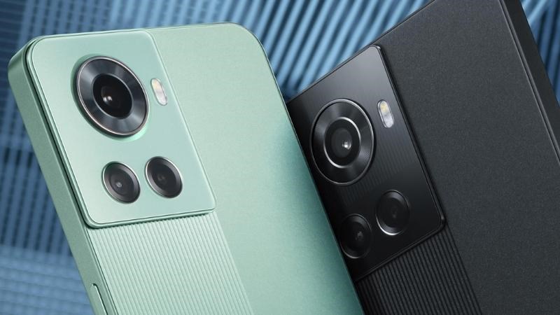 M&aacute;y sở hữu k&iacute;ch thước nhỉnh hơn đ&agrave;n anh đi trước nhờ v&agrave;o phần m&agrave;n h&igrave;nh được n&acirc;ng cấp