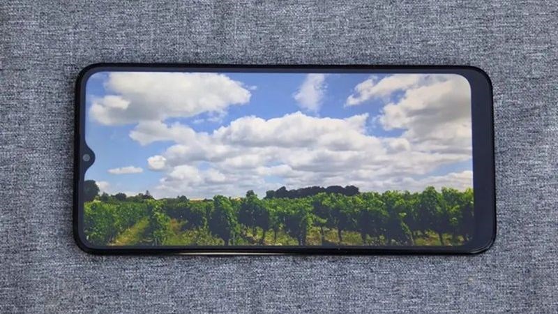 Màn hình r&ocirc;̣ng lớn với các c&ocirc;ng ngh&ecirc;̣ màn hình mang đ&ecirc;́n hình ảnh sắc nét