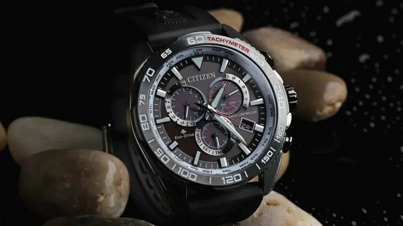 Đồng hồ được trang bị khả năng chống nước cực đỉnh lên đến 20 ATM Đồng hồ được trang bị khả năng chống nước cực đỉnh lên đến 20 ATM