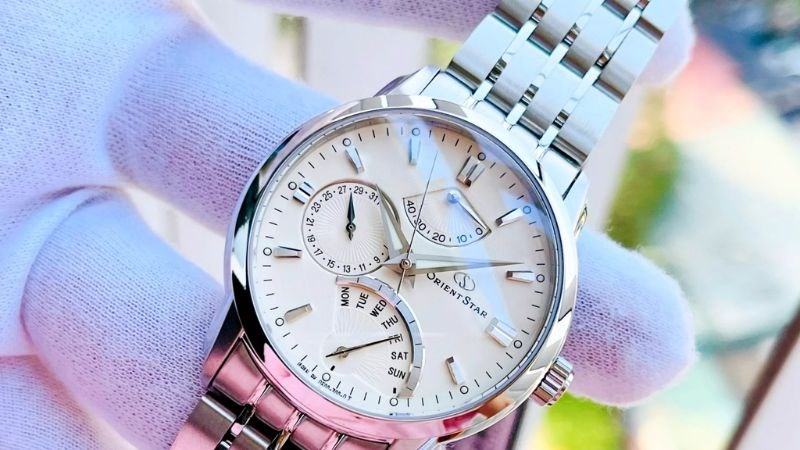 Orient Star Retrograde với chuyển động lịch ngược độc đ&aacute;o