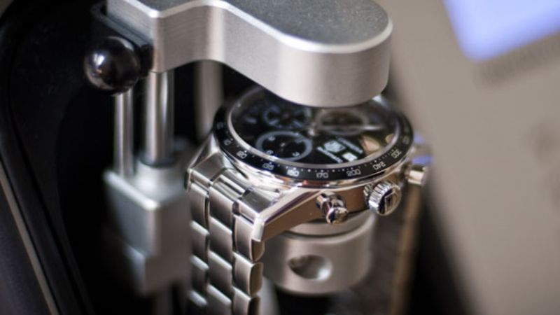 Ứng dụng kĩ thuật đ&aacute;nh b&oacute;ng đen &ndash; Sallaz để cho ra chiếc đồng hồ độc đ&aacute;o nhất