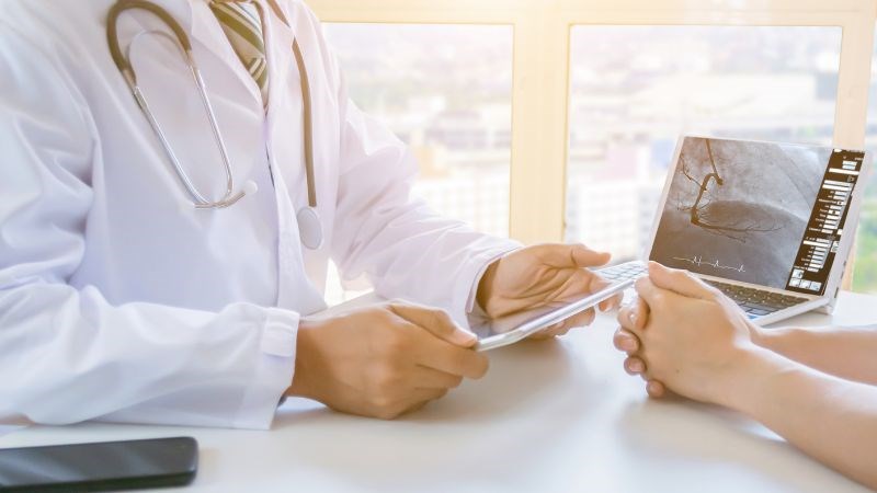 Hãy đến gặp bác sĩ ngay nếu bạn cảm thấy nóng rát hoặc đau khi đi tiểu