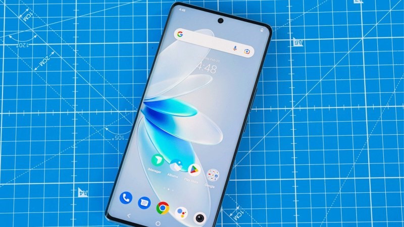 M&agrave;n h&igrave;nh k&iacute;ch thước lớn, mượt m&agrave;