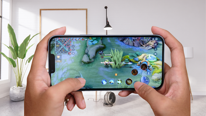 Về pin, iPhone 15 c&oacute; dung lượng nhỉnh hơn