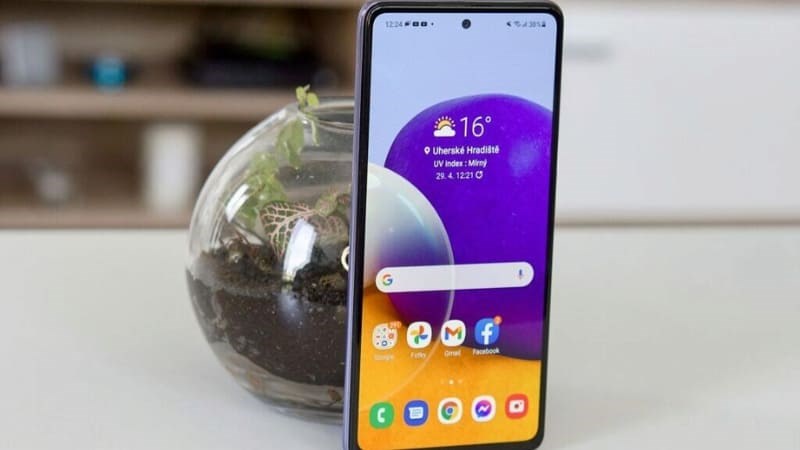 Màn hình Super AMOLED giúp trải nghiệm mượt mà hơn