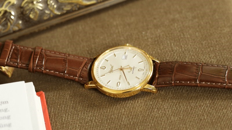 Cần bảo dưỡng cẩn thận để duy tr&igrave; độ s&aacute;ng b&oacute;ng của đồng hồ mạ v&agrave;ng