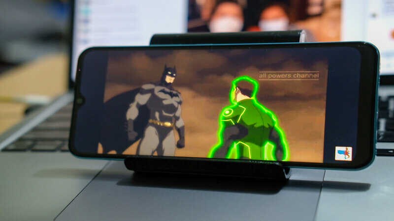 M&agrave;n h&igrave;nh cả 2 m&aacute;y đều c&oacute; độ lớn 6.51 inch