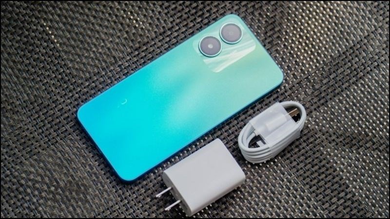 Vi&ecirc;n pin 5000mAh mang đ&ecirc;́n khả năng sử dụng b&ecirc;̀n bỉ li&ecirc;n tục trong nhi&ecirc;̀u giờ