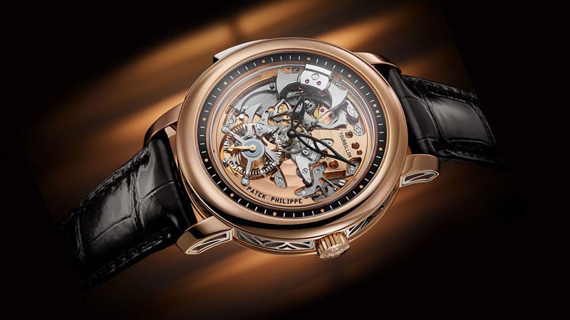 Dual Time Moon Phase White l&agrave; sản phẩm được l&agrave;m từ th&eacute;p kh&ocirc;ng gỉ đ&aacute;nh b&oacute;ng