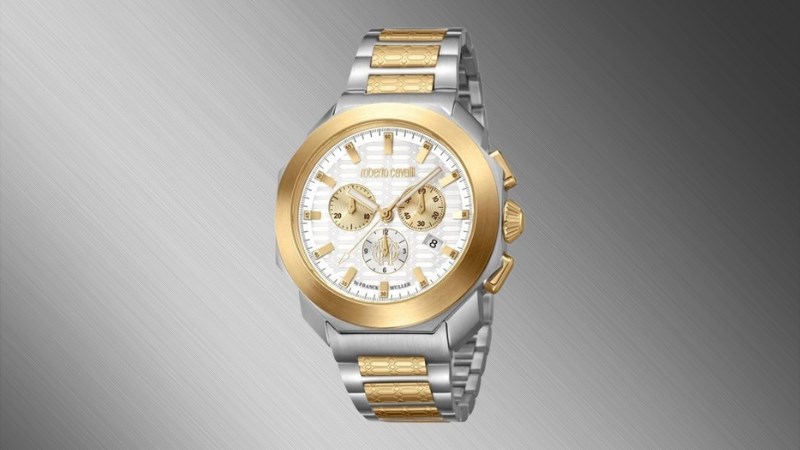 Roberto Cavalli Gents c&oacute; thiết kế lộ cơ độc đ&aacute;o