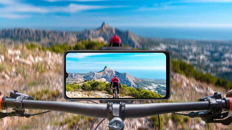 A23 và A24 đều được trang bị màn hình Full HD+ A23 và A24 đều được trang bị màn hình Full HD+