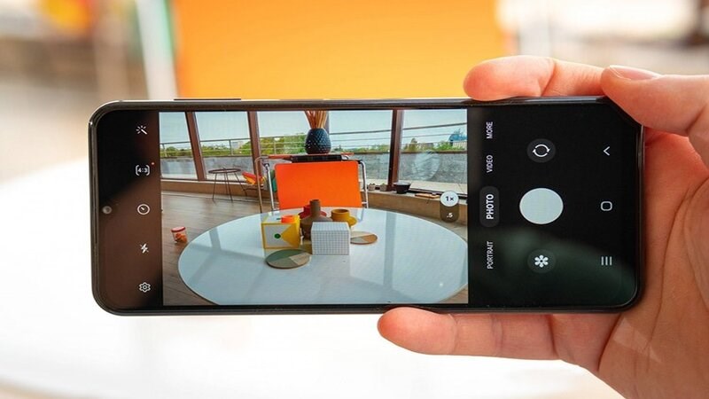 Cả 2 sản phẩm đều có camera chính 50 MP Cả 2 sản phẩm đều có camera chính 50 MP